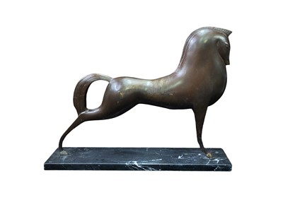 Lot 447 - A 20TH CENTURY BRONZE, depicting a Greek horse,...
