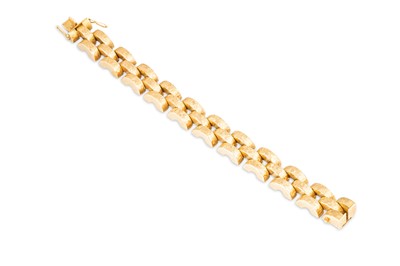 Lot 115 - A VINTAGE 18CT GOLD BRICK LINK BRACELET,...