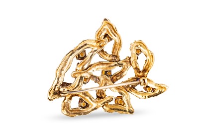 Lot 100 - A 9CT GOLD 1970S BROOCH, set with citrine,...