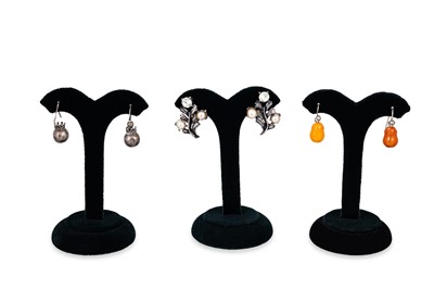 Lot 36 - A COLLECTION OF ANTIQUE AND LATER JEWELLERY,...