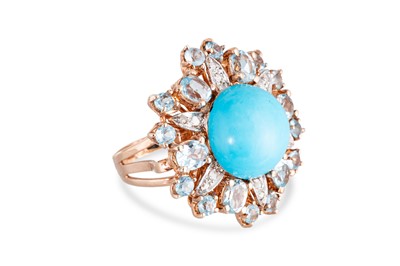 Lot 43 - AN AQUAMARINE AND DIAMOND CLUSTER RING,...