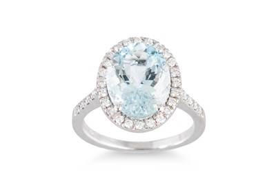 Lot 44 - AN AQUAMARINE AND DIAMOND RING, the oval...