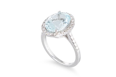 Lot 44 - AN AQUAMARINE AND DIAMOND RING, the oval...
