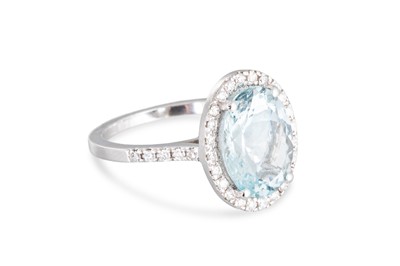 Lot 44 - AN AQUAMARINE AND DIAMOND RING, the oval...
