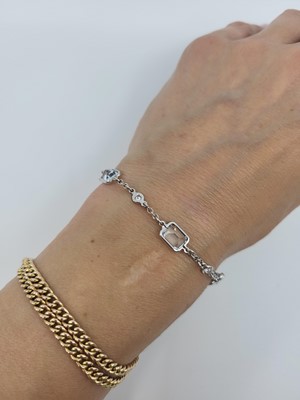 Lot 47 - AN AQUAMARINE AND DIAMOND BRACELET, mounted in...
