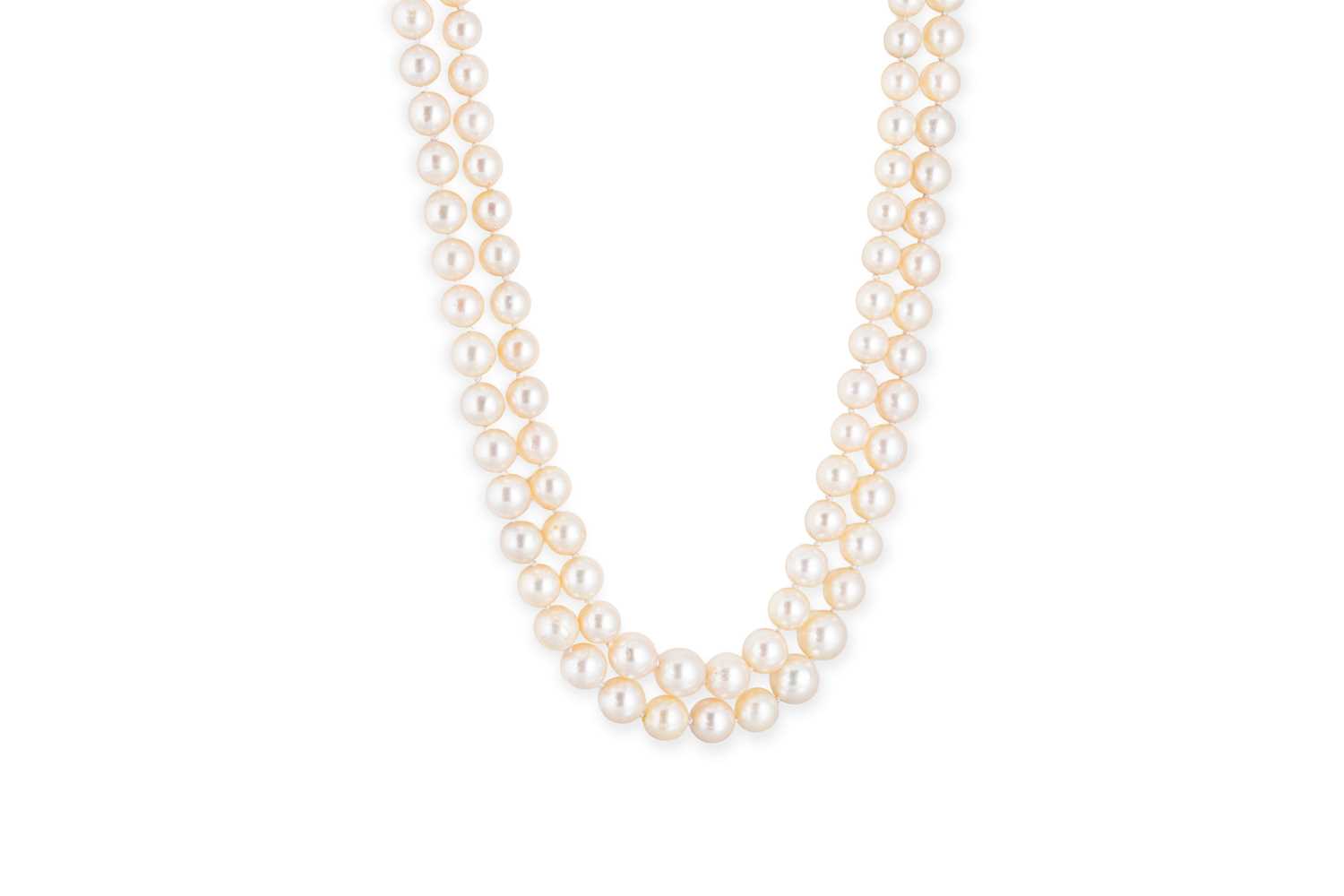 Lot 120 - A TWO STRANDED CULTURED PEARL NECKLACE, with...