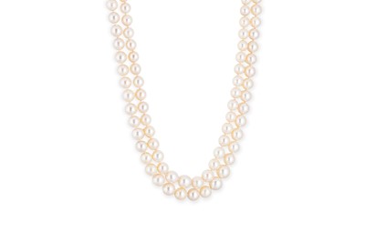 Lot 120 - A TWO STRANDED CULTURED PEARL NECKLACE, with...