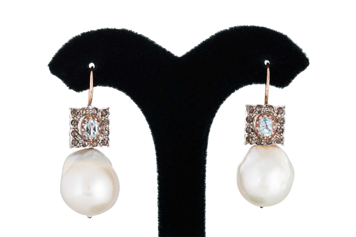Lot 154 - A PAIR OF DIAMOND, AQUAMARINE AND PEARL...
