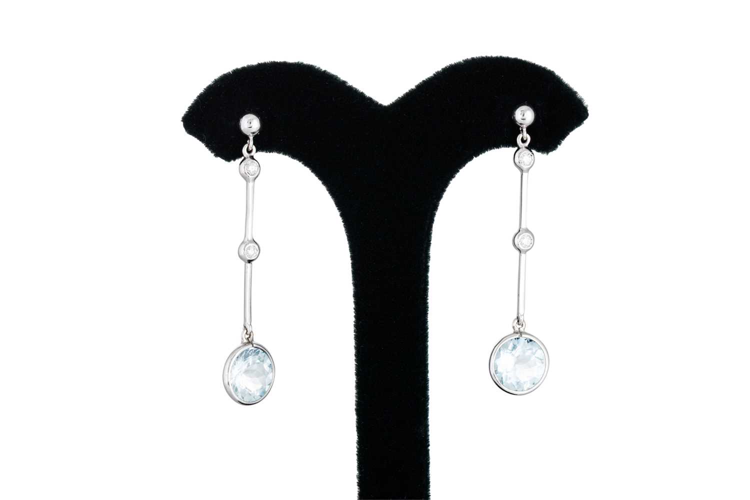 Lot 155 - A PAIR OF AQUAMARINE AND DIAMOND DROP EARRINGS,...