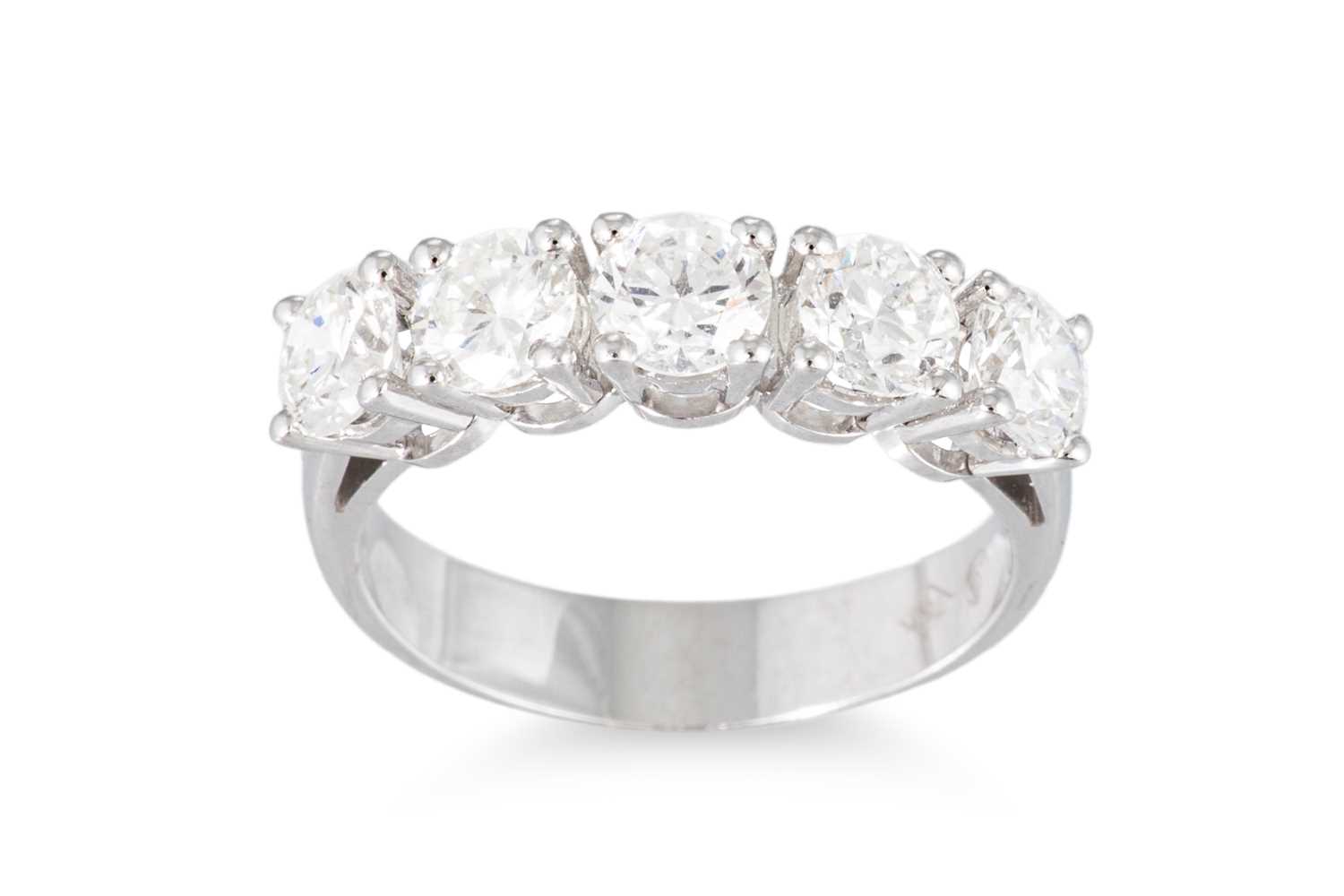 Lot 167 - A FIVE STONE DIAMOND RING, the brilliant cut...