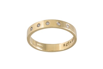 Lot 285 - A DIAMOND SET BAND RING, set with five round...