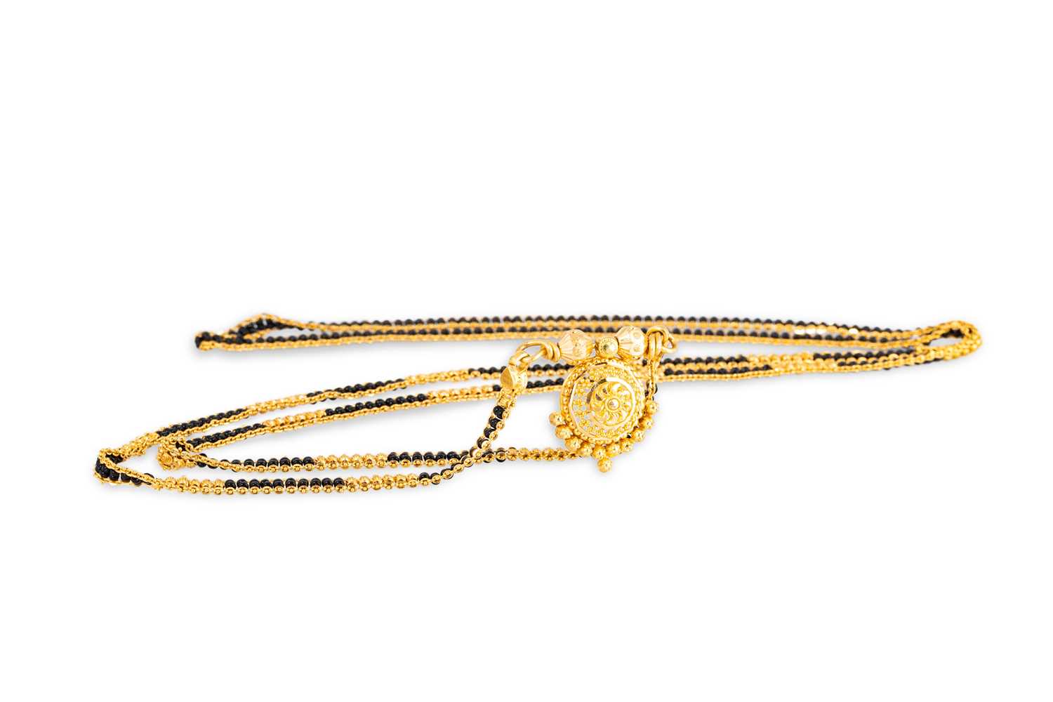 Lot 141 - A 22CT YELLOW GOLD NECKLACE, together with a...