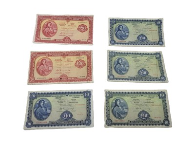 Lot 428 - 23 X 1964-1975 LAVERY IRISH BANKNOTES, £20 x 2,...