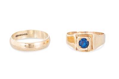 Lot 442 - A 9CT GOLD BAND RING, plus a 9ct blue stoneset...