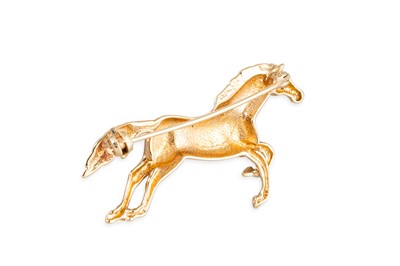 Lot 144 - A 9CT YELLOW GOLD BROOCH, in the form of a...