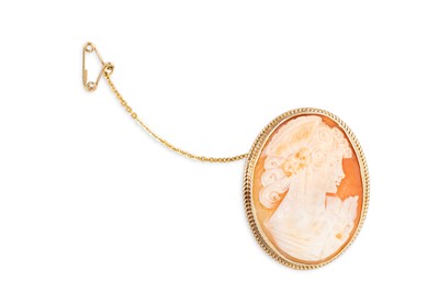 Lot 145 - A CAMEO BROOCH, mounted in a 9ct yellow gold...