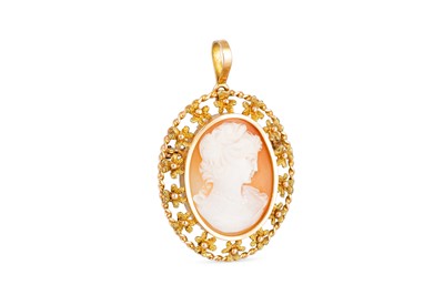 Lot 131 - A CAMEO BROOCH, mounted in an 18ct yellow gold...