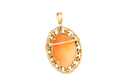 Lot 131 - A CAMEO BROOCH, mounted in an 18ct yellow gold...