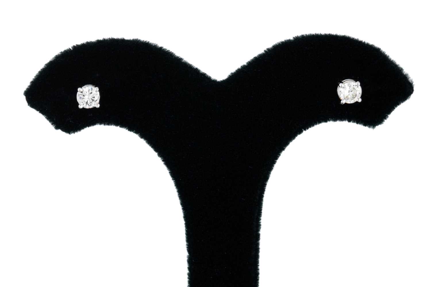 Lot 65 - A PAIR OF DIAMOND STUD EARRINGS, the brilliant...