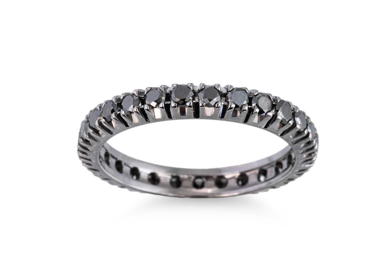 Lot 69 - A BLACK DIAMOND FULL BANDED ETERNITY RING,...