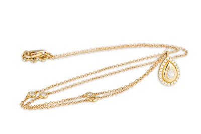 Lot 136 - A DIAMOND CLUSTER PENDANT, the pear shaped...
