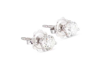 Lot 139 - A PAIR OF DIAMOND STUD EARRINGS, the brilliant...