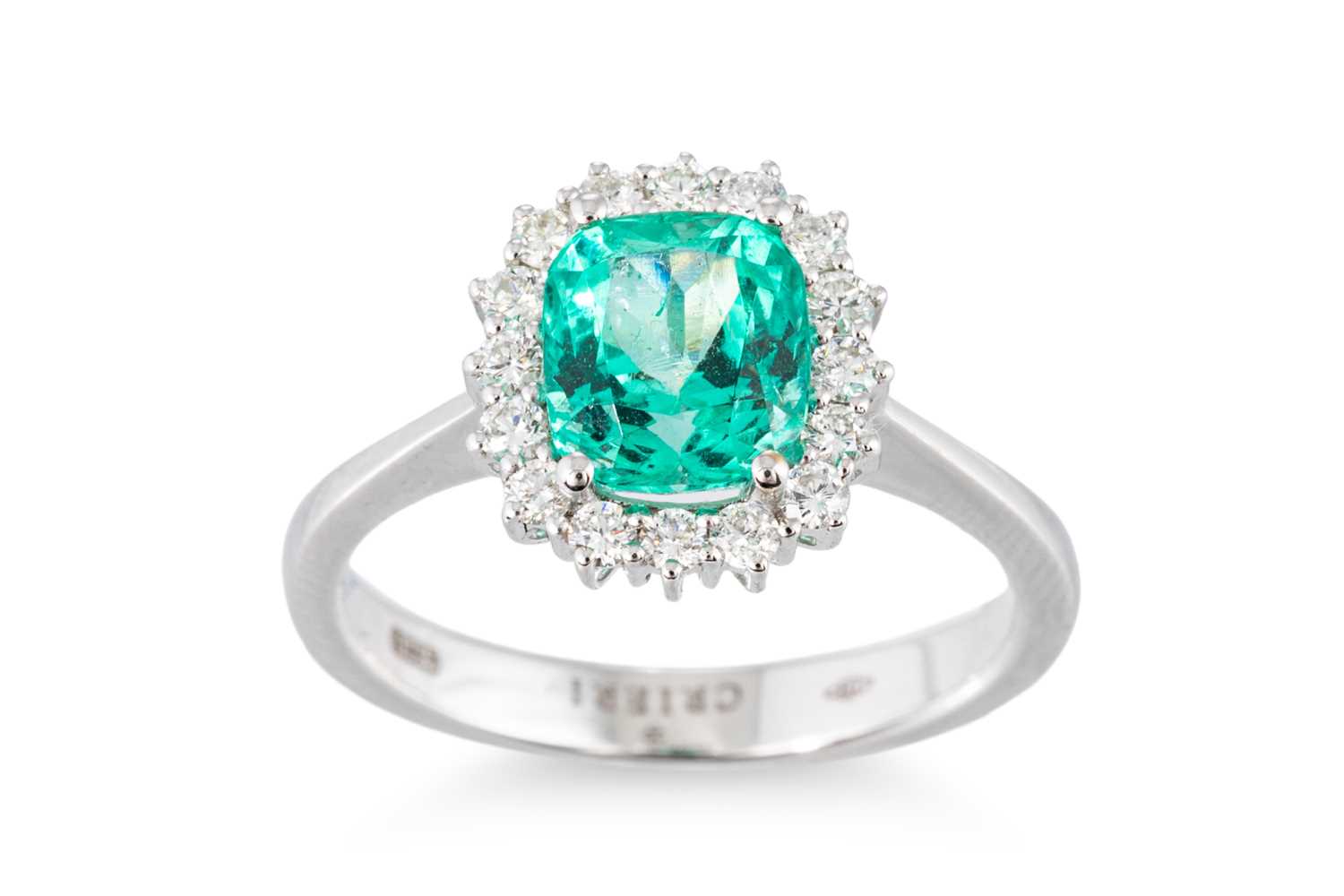 Lot 185 - AN EMERALD AND DIAMOND CLUSTER RING, the...