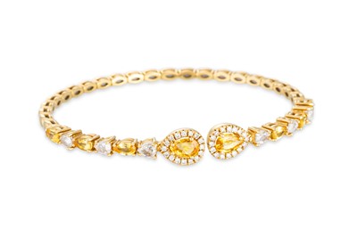 Lot 263 - A YELLOW SAPPHIRE AND DIAMOND CLUSTER BRACELET,...