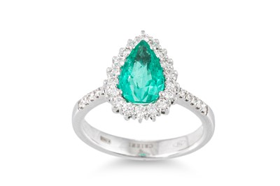 Lot 281 - AN EMERALD AND DIAMOND CLUSTER RING, the pear...