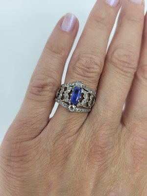 Lot 313 - AN IMPORTANT UNHEATED KASHMIR SAPPHIRE AND...