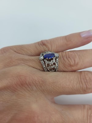 Lot 313 - AN IMPORTANT UNHEATED KASHMIR SAPPHIRE AND...
