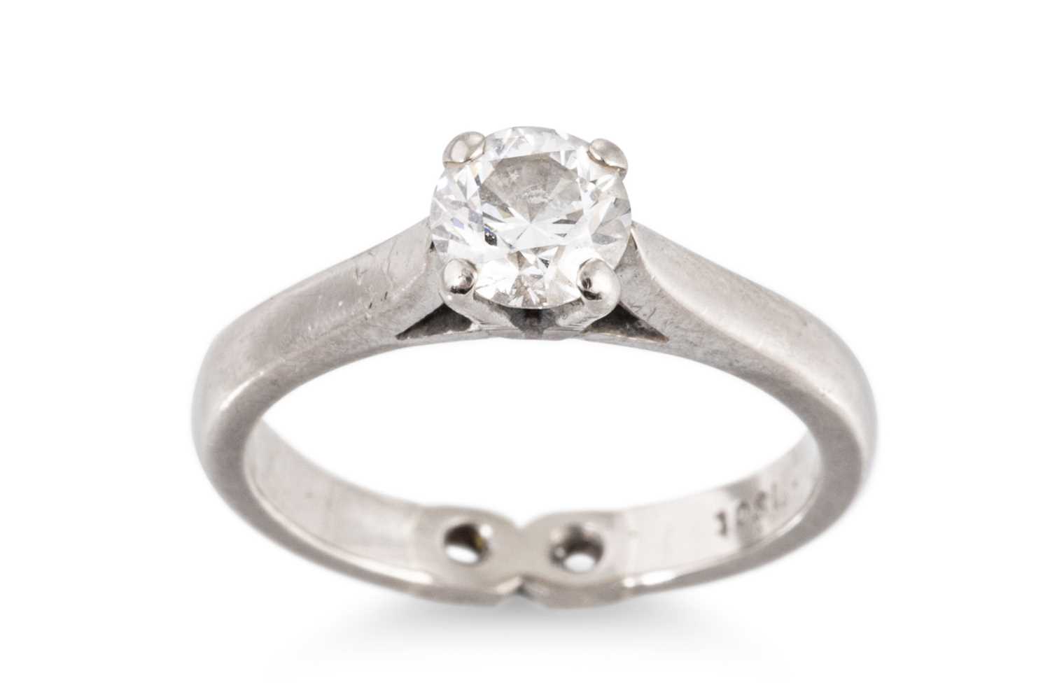 Lot 69 - A DIAMOND SOLITAIRE RING, the round brilliant...