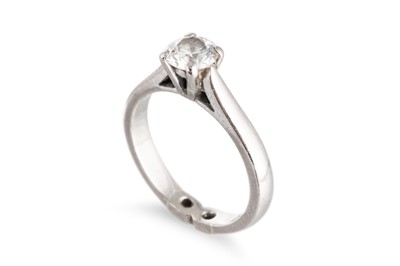 Lot 69 - A DIAMOND SOLITAIRE RING, the round brilliant...
