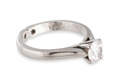 Lot 69 - A DIAMOND SOLITAIRE RING, the round brilliant...