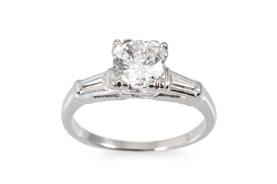 Lot 98 - A 1940'S VINTAGE DIAMOND SOLITAIRE RING, the...
