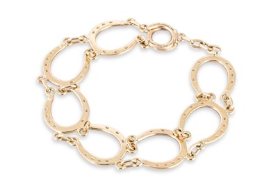 Lot 272 - A VINTAGE 9CT GOLD MULTI HORSESHOE LINK...