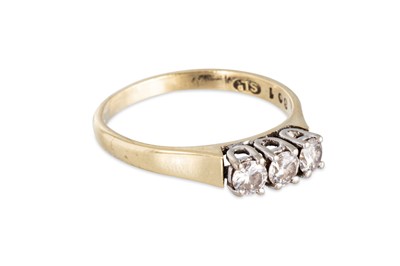 Lot 54 - A THREE STONE DIAMOND RING, the brilliant cut...