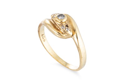 Lot 4 - A GOLD STONE SET CROSS OVER RING, size O,...