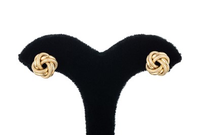 Lot 7 - A PAIR OF GOLD KNOT EARRINGS