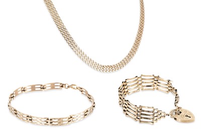 Lot 357 - A 9CT YELLOW GOLD GATE BRACELET AND PADLOCK, a...