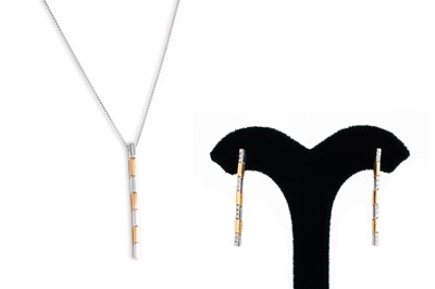Lot 44 - A SUITE OF TWO COLOUR GOLD JEWELLERY,...