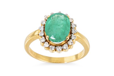 Lot 251 - AN EMERALD AND DIAMOND CLUSTER RING, the...