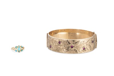 Lot 197 - A VINTAGE TURQUOISE RING, mounted in yellow...