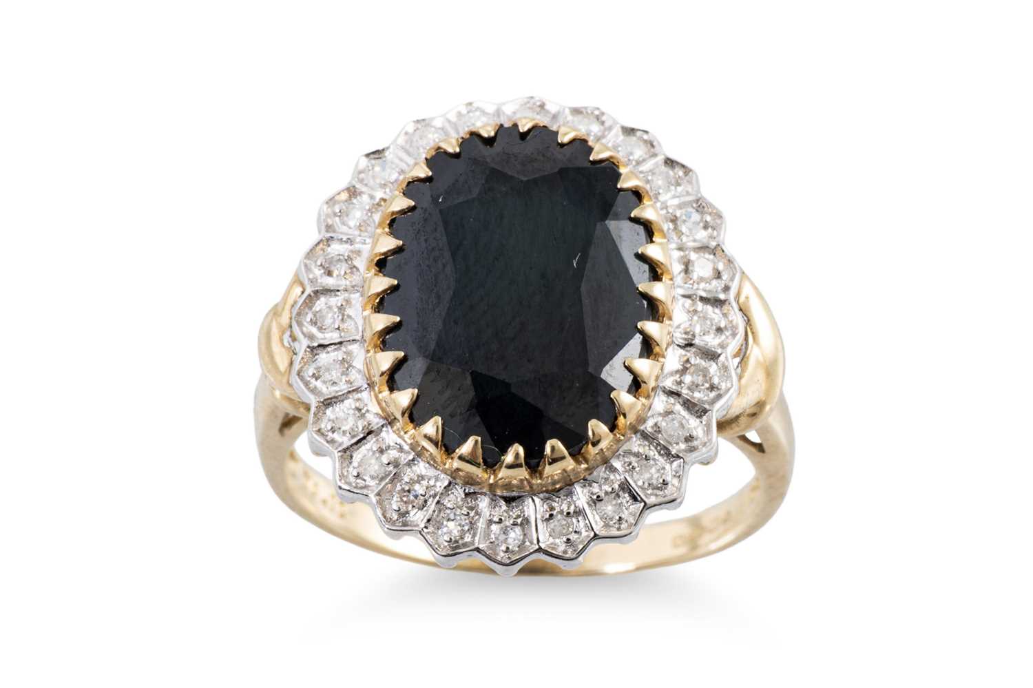 Lot 22 - A DIAMOND AND SAPPHIRE CLUSTER RING, the oval...