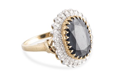Lot 22 - A DIAMOND AND SAPPHIRE CLUSTER RING, the oval...