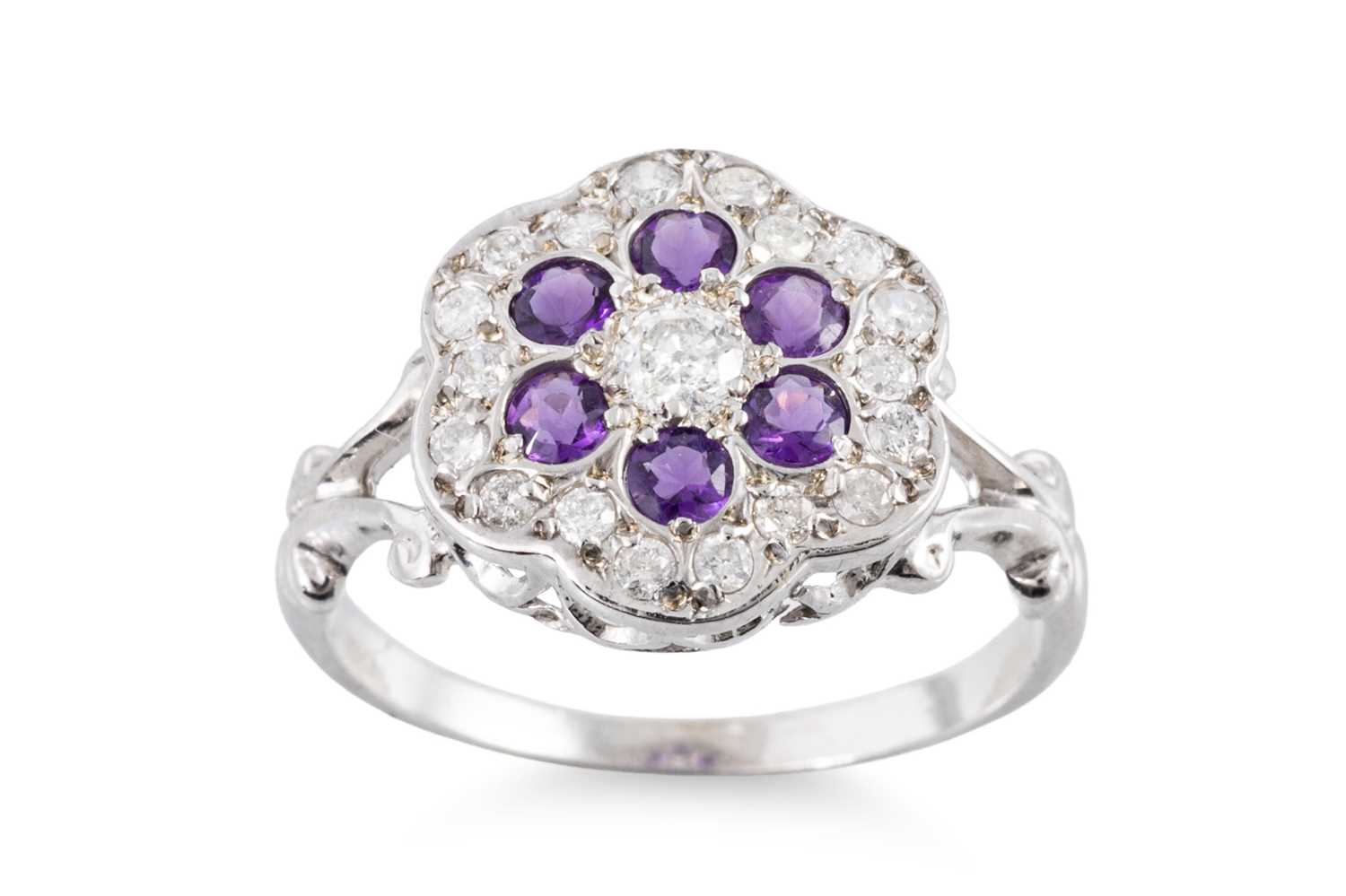 Lot 39 - A DIAMOND AND AMETHYST DAISY STYLE CLUSTER...