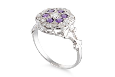 Lot 39 - A DIAMOND AND AMETHYST DAISY STYLE CLUSTER...