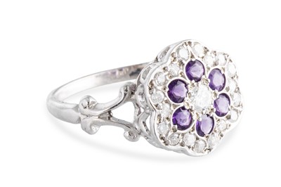 Lot 39 - A DIAMOND AND AMETHYST DAISY STYLE CLUSTER...