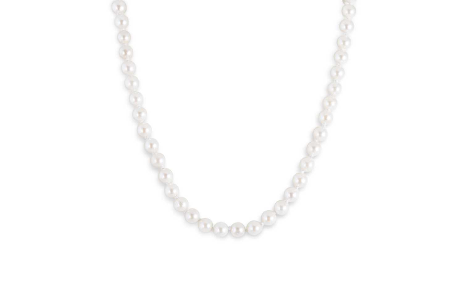 Lot 44 - A CULTURED PEARL NECKLACE, to a 9ct yellow...