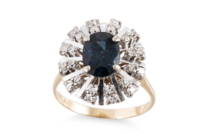 Lot 46 - A DIAMOND AND SAPPHIRE CLUSTER RING, the oval...